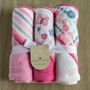 NWT … BUTTONS & STITCHES “Set Of 3” Hooded Towels Set